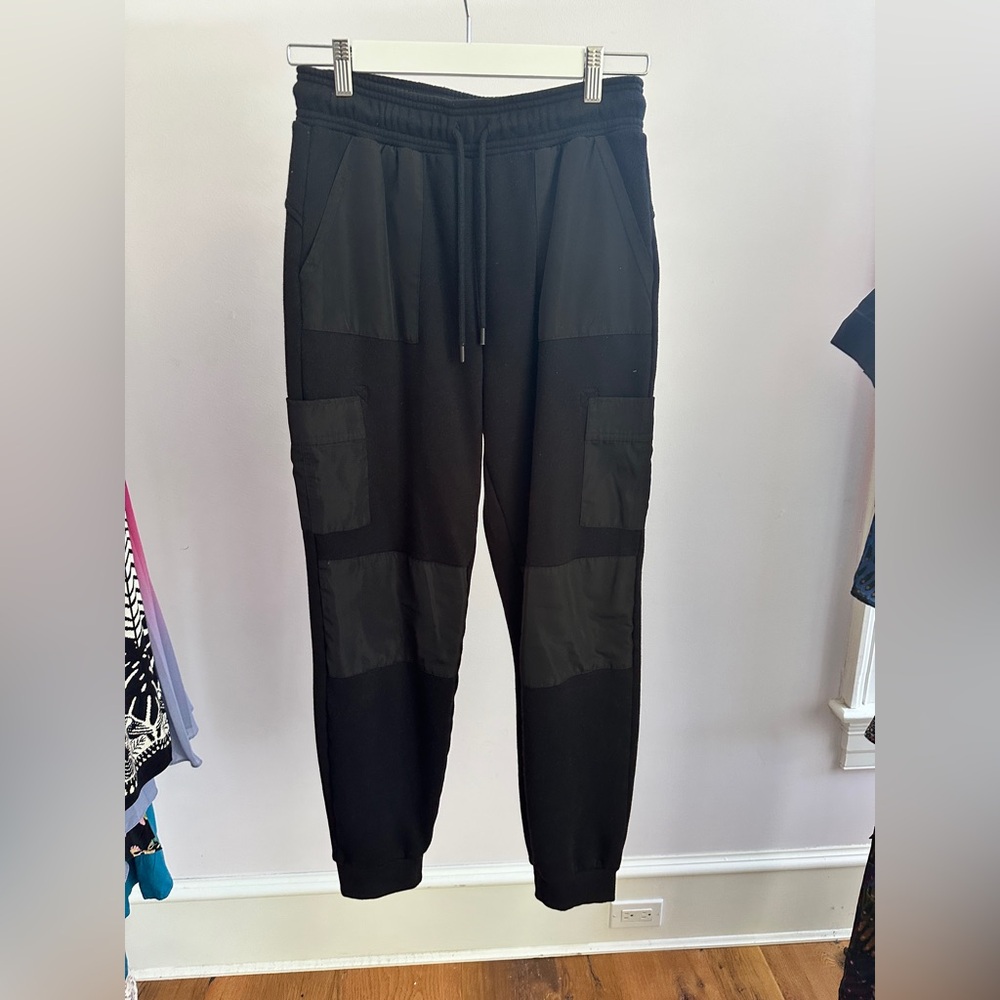 NWOT Alo Yoga Cargo Joggers small